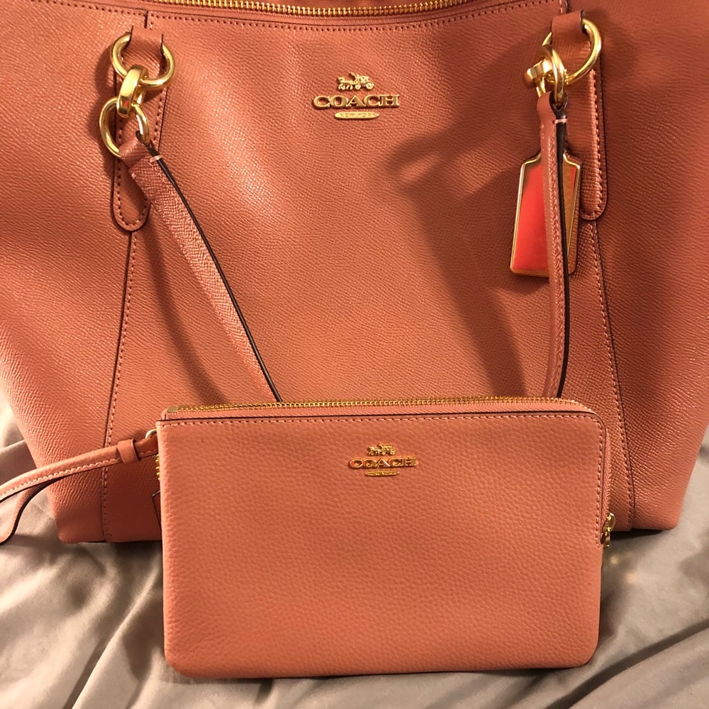 Coach purse and matching wristlet